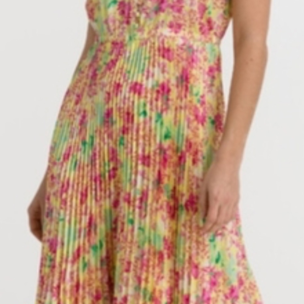 NWT Guess? Yellow Floral pleated satin dress Size 4